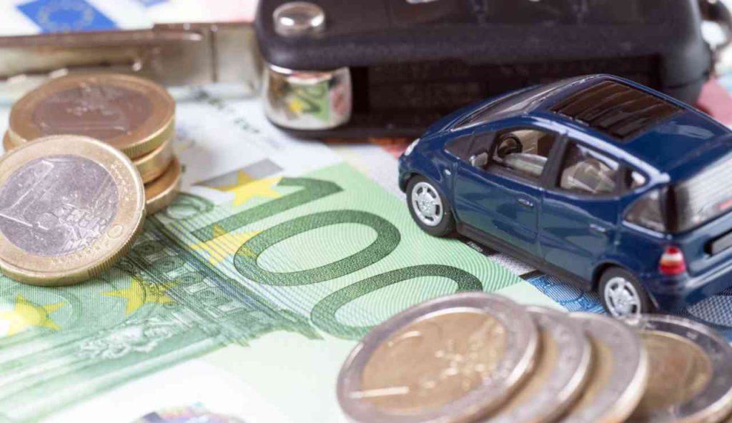 Automobile e risparmio (Depositphotos foto)