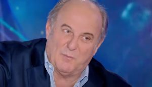 Gerry Scotti commosso (Mediaset Infinity - youtube foto) - www.energycue.it
