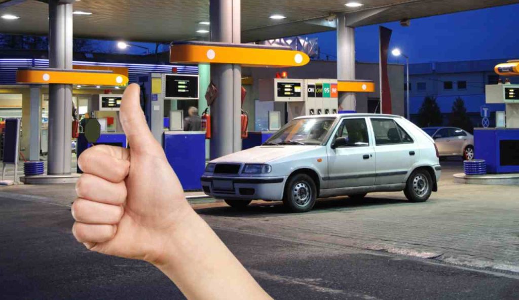 Illustrazione di un rifornimento notturno (Canca FOTO) - energycue.it