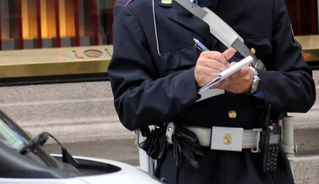 Cofano multato troppo rumore tocca pagare cifra enorme