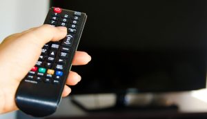 Illustrazione di un televisore spento (Canva FOTO) - energycue.it