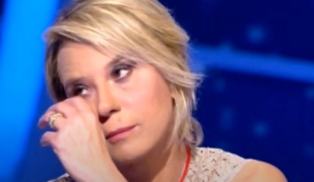Maria De Filippi triste (IT.247 - youtube screenshot) - www.energycue.it