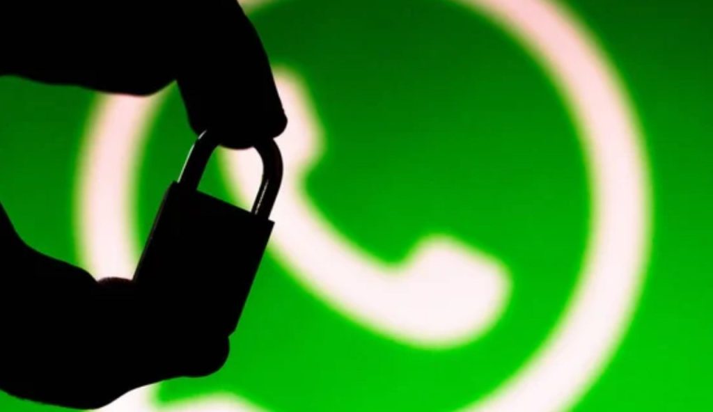 Addio agli spioni su WhatsApp (Depositphotos foto) - www.energycue.it