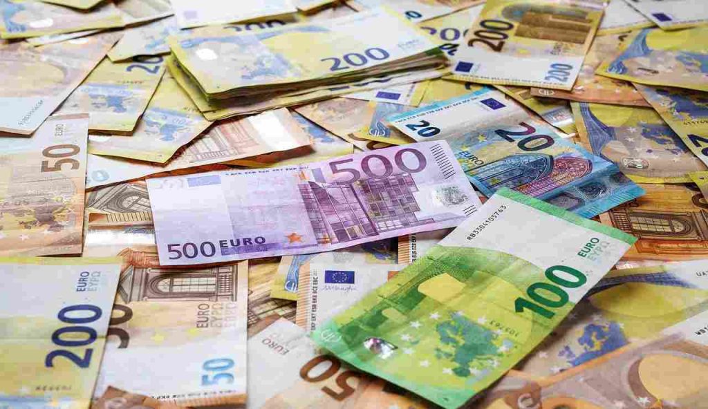 Banconote (Pixabay foto) - www.energycue.it