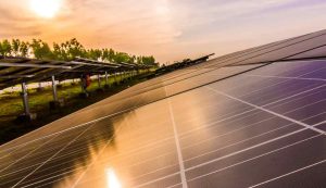 Illustrazione di pannelli solari (Canva FOTO) - energycue.it
