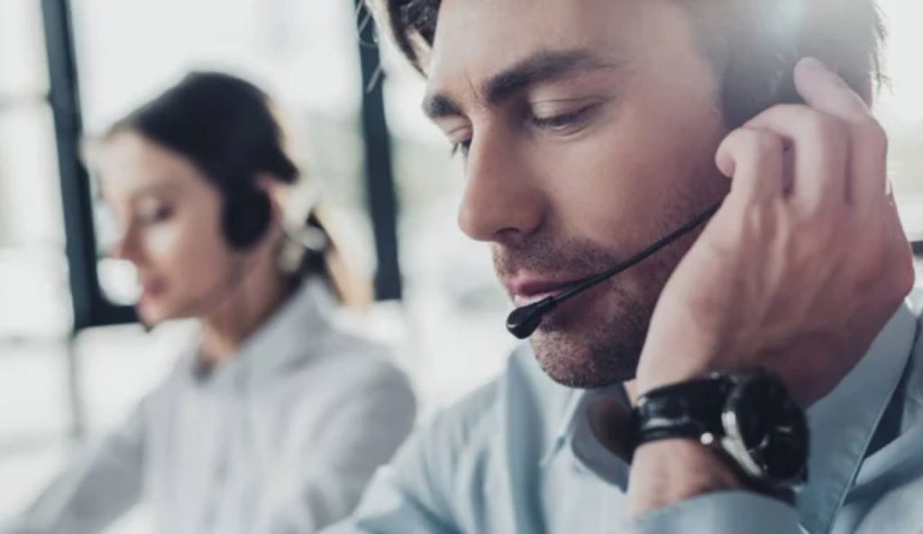 Operatori call center (Depositphotos foto) - www.energycue.it