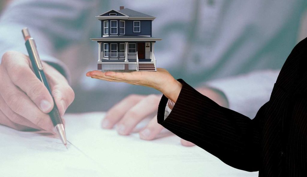 Casa e soldi (Pixabay foto) - www.energycue.it