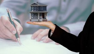 Casa e soldi (Pixabay foto) - www.energycue.it