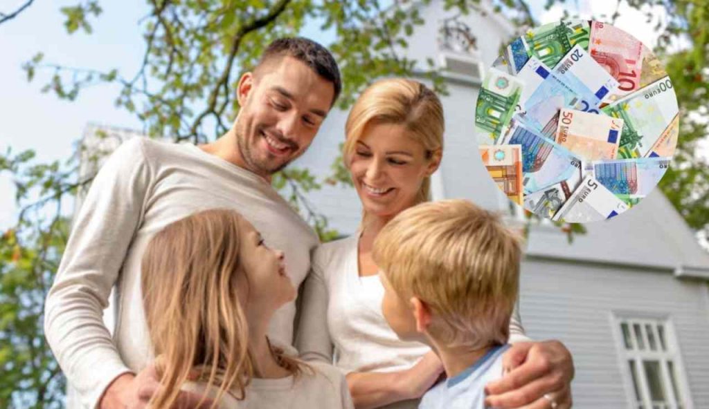 Famiglia sorridente e soldi