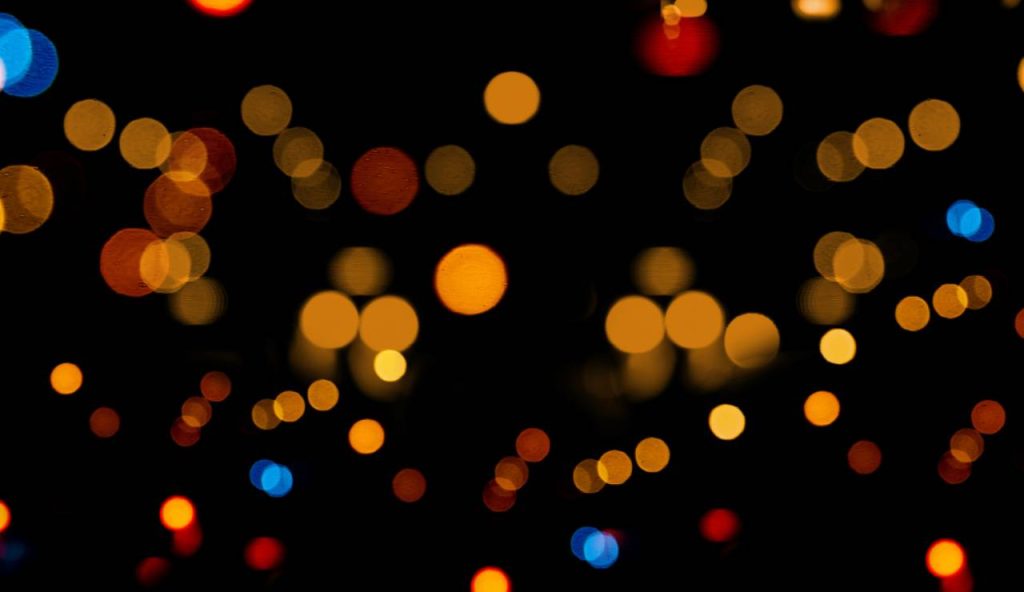 Illustrazione di piante che brillano al buio (Canva FOTO) - energycue.it