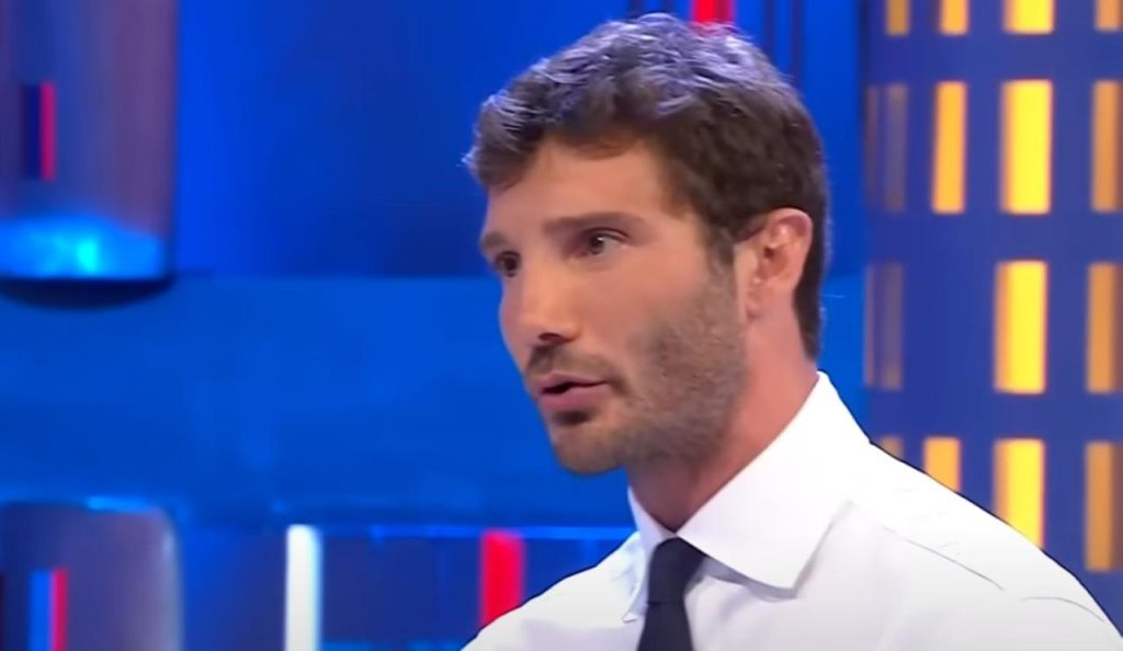 Stefano De Martino serio (Rai - youtube foto) - www.energycue.it