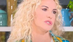 Antonella Clerici seria (Gossip e LettoQuotidiano - youtube foto) - www.energycue.it