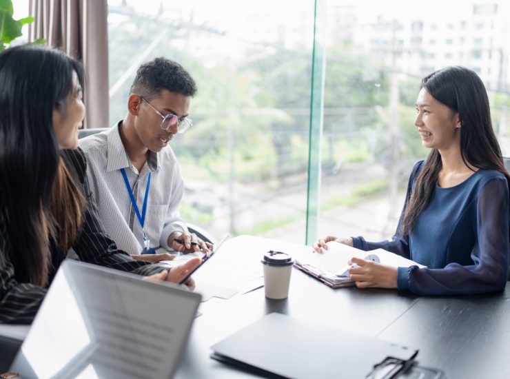 Illustrazione di un colloquio (Canva FOTO) - energycue.it