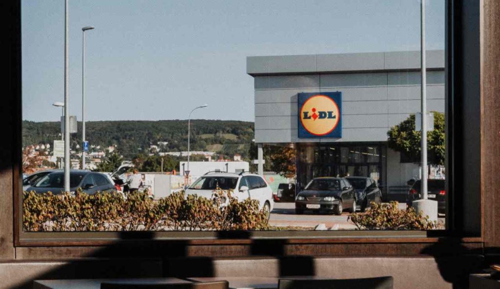 Illustrazione di un supermercato LIDL (Canva FOTO) - energycue.it