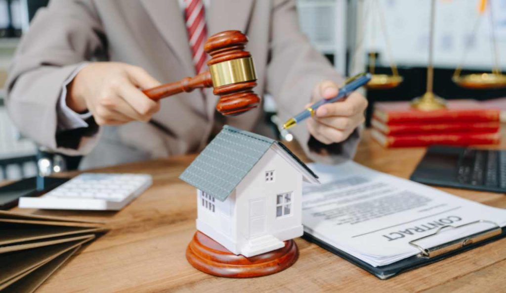 Illustrazione di una casa pignorata (canva FOTO) - energycue.it