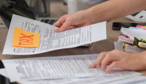 Illustrazione di una tassa (Canva FOTO) - energycue.it