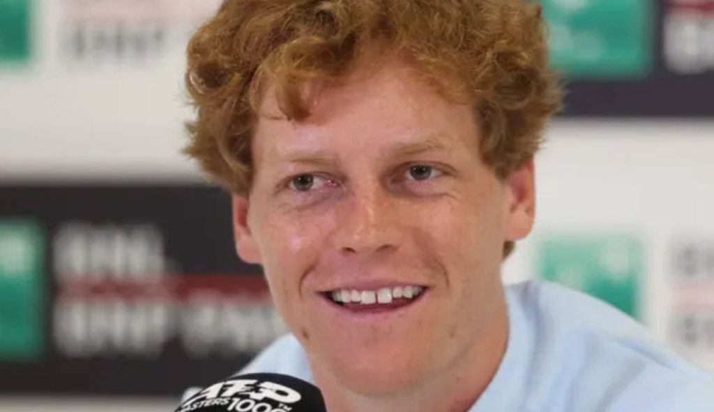 Jannik Sinner sorridente (Depositphotos foto) - www.energycue.it