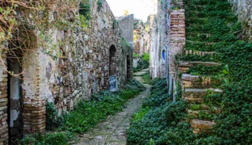 Le strade del borgo (Depositphotos foto) - www.energycue.it