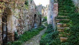 Le strade del borgo (Depositphotos foto) - www.energycue.it