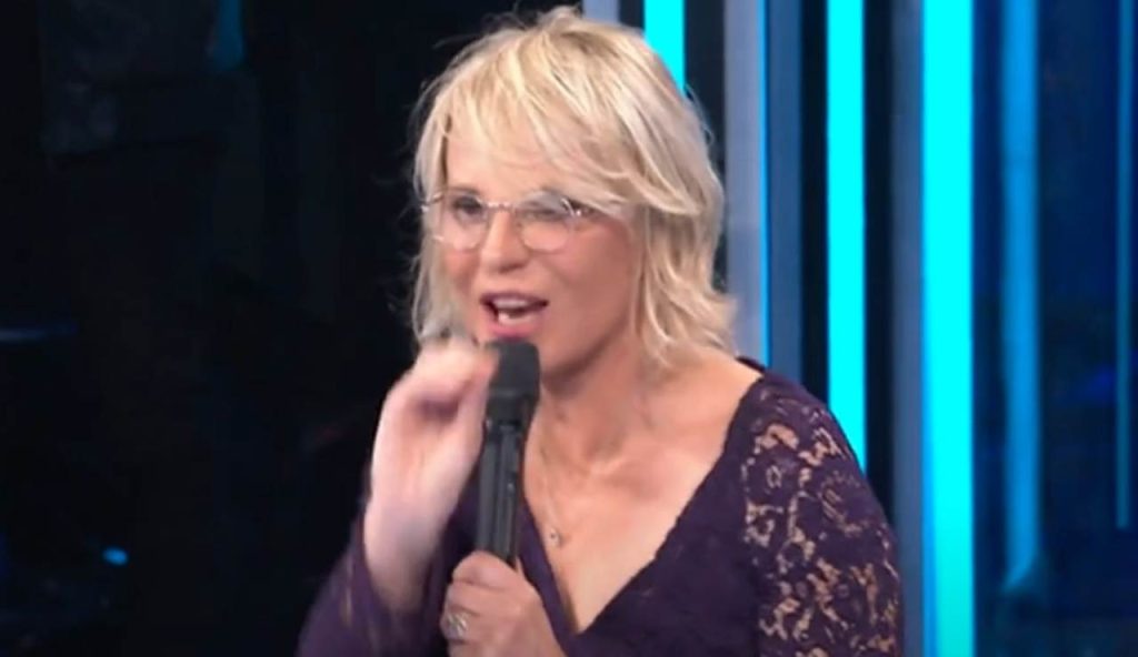 Maria De Filippi arrabbiata (Amici di Maria De Filippi - youtube screenshot) - www.energycue.it