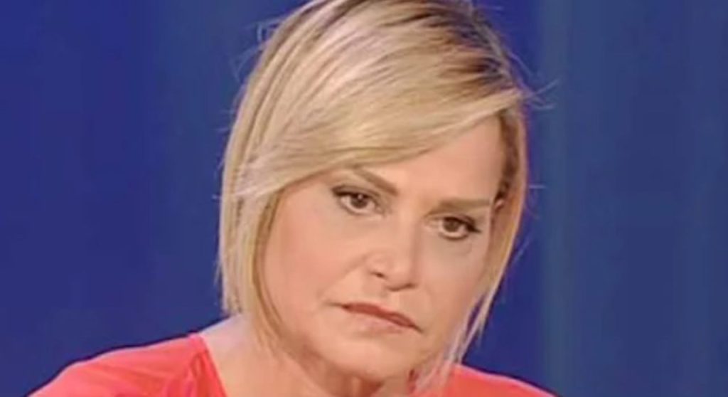 Simona Ventura preoccupata (Flash tv - youtube foto) - www.energycue.it