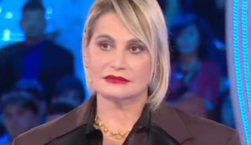 Simona Ventura seria (Mediaset Infinity - youtube screenshot) - www.energycue.it